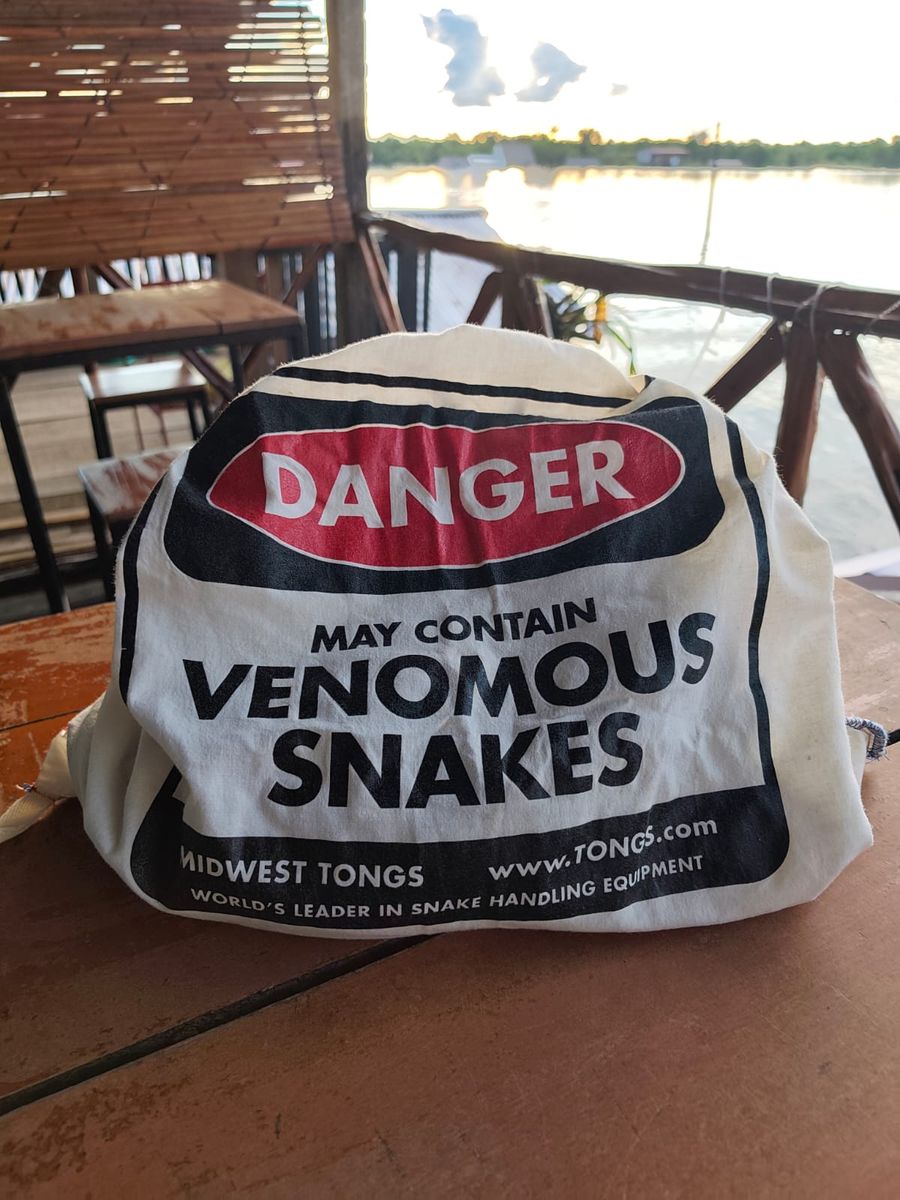 A labelled snake handling bag marked for venomous species.